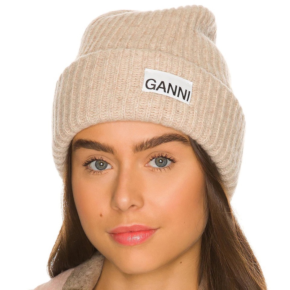 NWT Ganni beanie in Brazilian sand